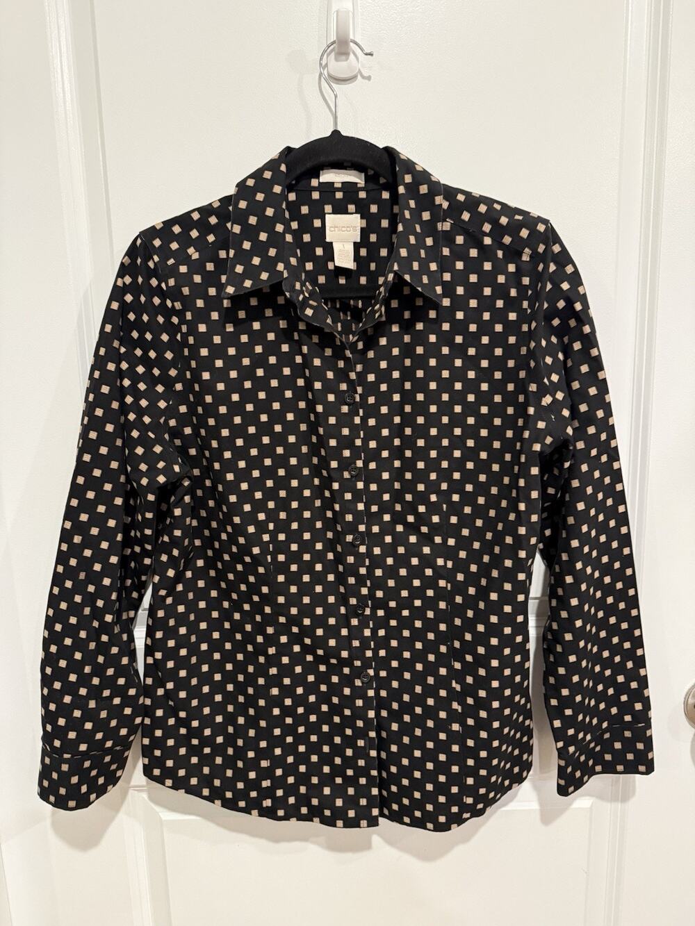 Chico's No Iron Button Up Shirt Womens Sz M Black Tan Square Embroidered Preppy